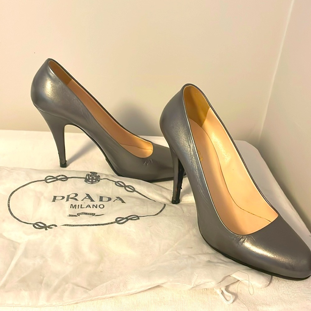 Prada stiletto pumps silver metallic size 38 (7.5-8)
